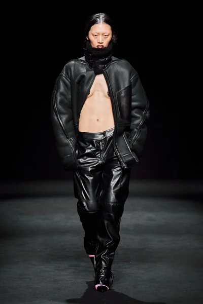 Look 11